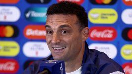 scaloni se comparo con colapinto, y hablo del homenaje a di maria y sobre quien usara la 10 de messi scaloni se comparo con colapinto, y hablo del homenaje a di maria y sobre quien usara la 10 de messi