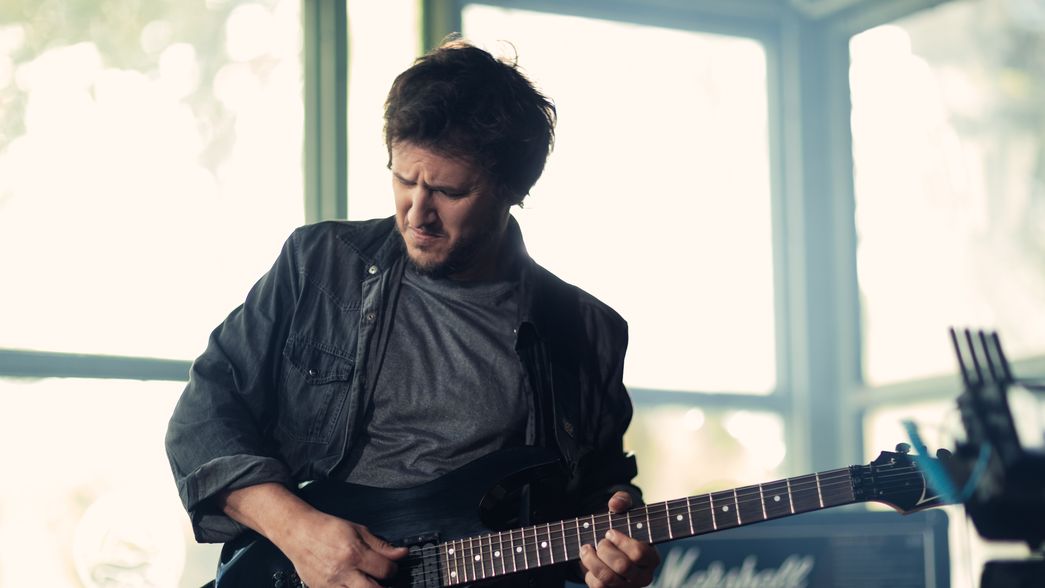 Un artista de La Plata lanzó un nuevo tema y estrenará un videoclip de su apuesta instrumental más reciente