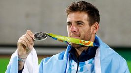 desvalijaron la casa de juan martin del potro y se llevaron trofeos, medallas y raquetas desvalijaron la casa de juan martin del potro y se llevaron trofeos, medallas y raquetas