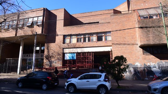 alumnos de la escuela manuel belgrano protestaron contra un abuso de autoridad