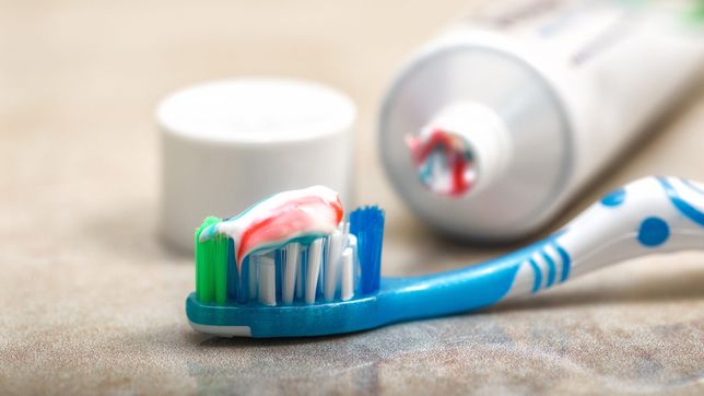 la anmat prohibio la venta de una pasta dental de colgate por el reporte de efectos adversos