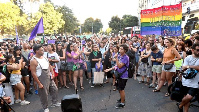la comunidad lgbtq+ realizo una asamblea en la previa de la marcha antifascista por los dichos milei