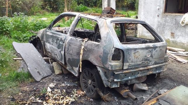 locura en la plata: discutieron por plata y le termino prendiendo fuego el auto y la casa