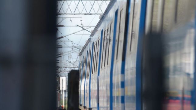 el tren roca funciona con servicio limitado por el apagon masivo