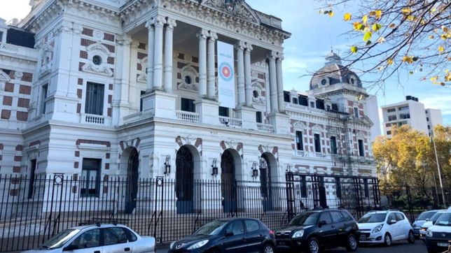 estatales y docentes bonaerenses pidieron la reapertura urgente de paritarias