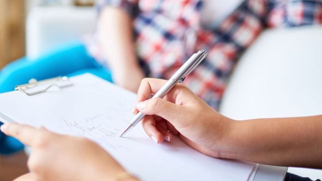 jovenes denuncian a su psicologa por acoso y amenazas: ?te voy a mandar a violar y matar?