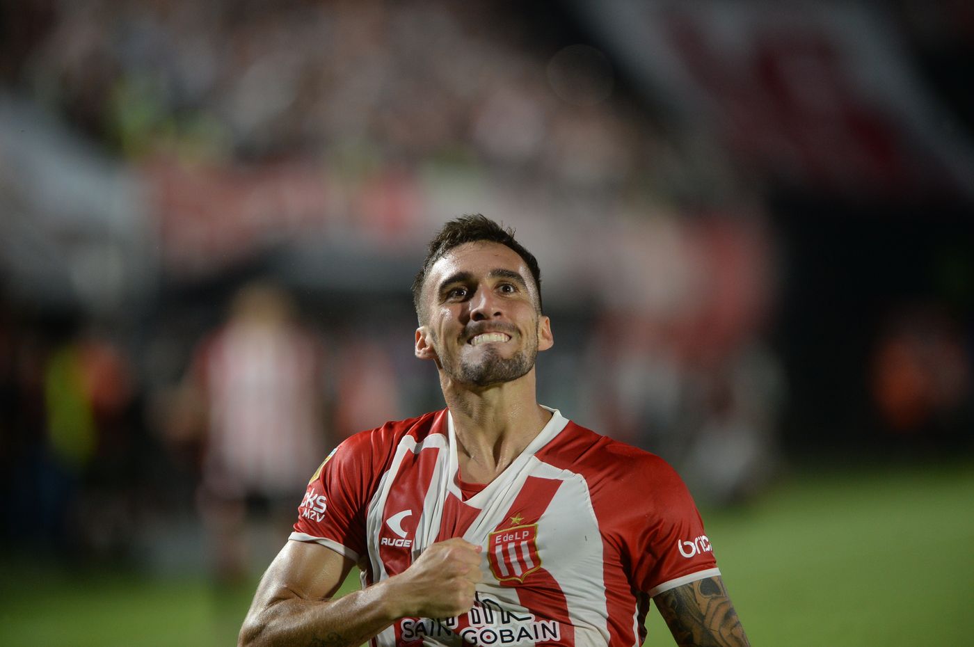 Estudiantes Newells gol mendez 3.JPG