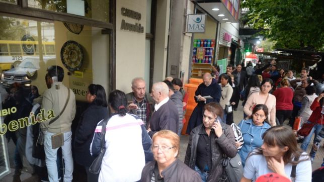 video: furor en las casas de cambio del centro por la explosion del dolar