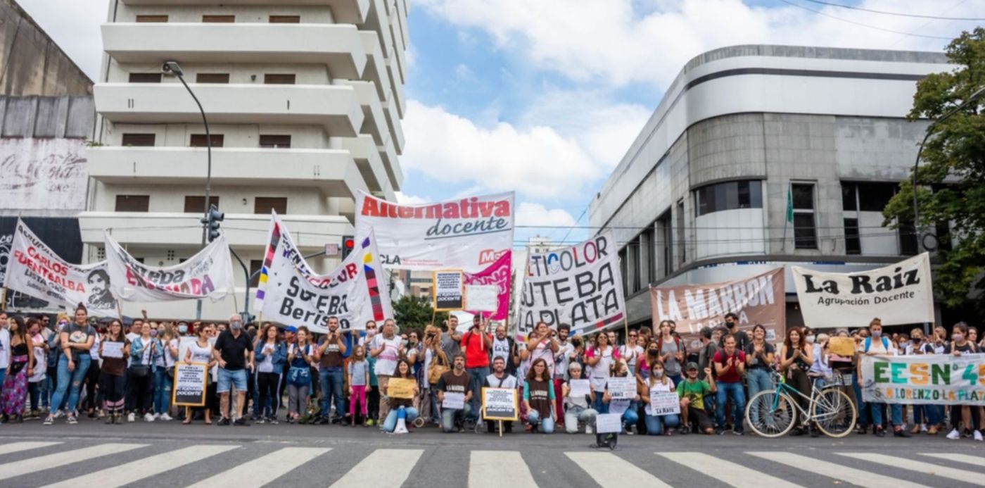 Marcha docentes contra el fin del +ATR