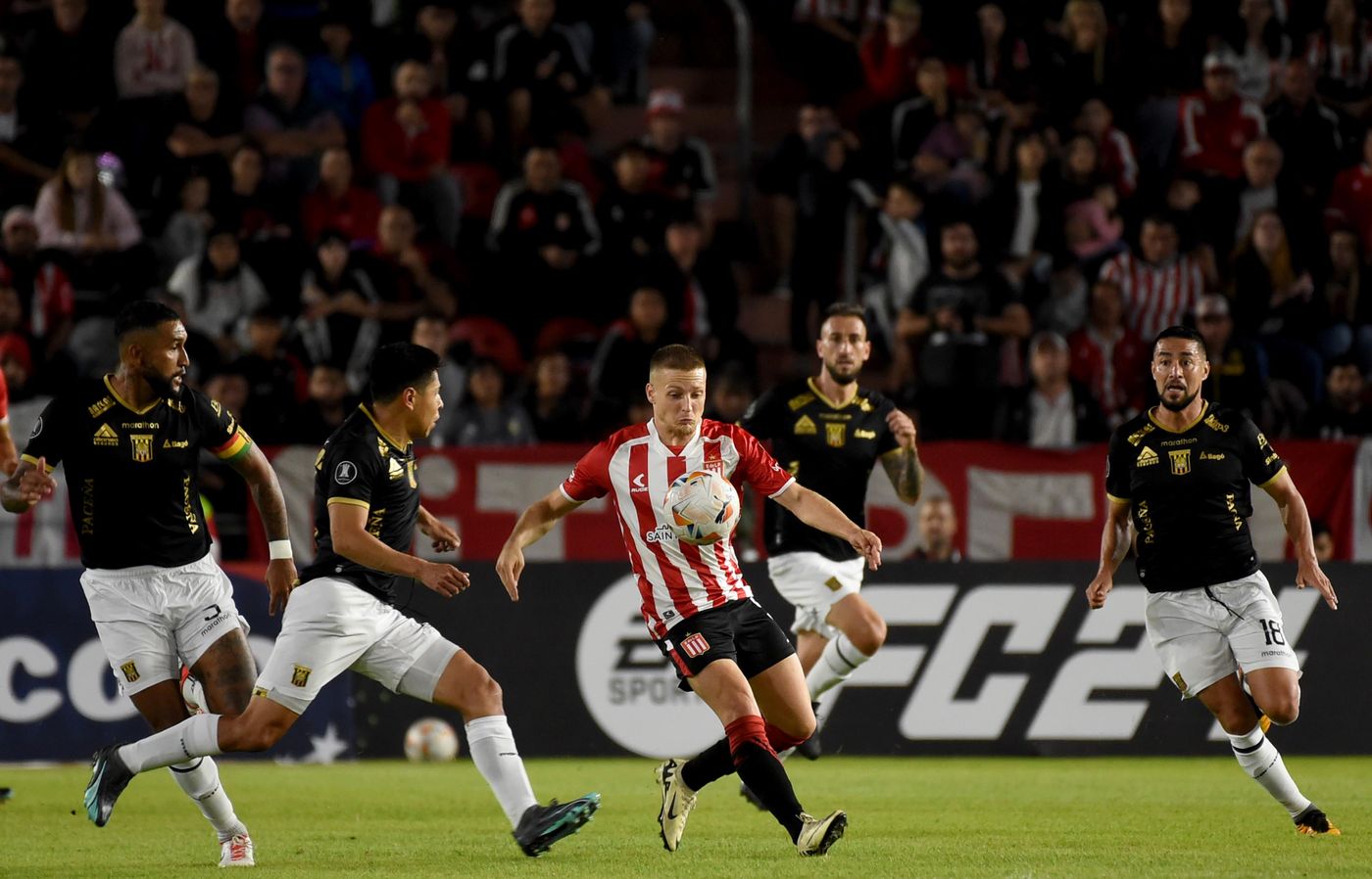 Estudiantes juega en Bolivia y retorna inmediatamente al país Estudiantes juega en Bolivia y retorna inmediatamente al país