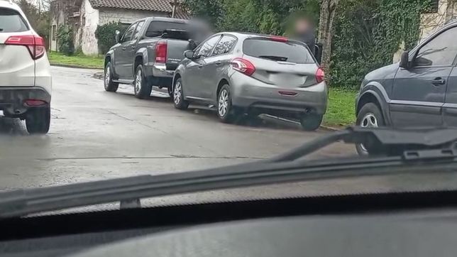 a plena luz dia y con total impunidad, robaron la rueda de auxilio de una camioneta en city bell