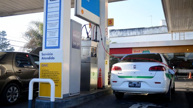un auto con gnc estallo en el limite de la plata y brandsen y causo panico en varios barrios