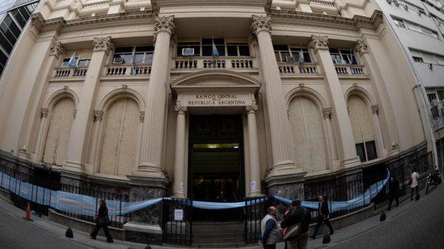 el bcra anuncio nuevas medidas para contener al dolar