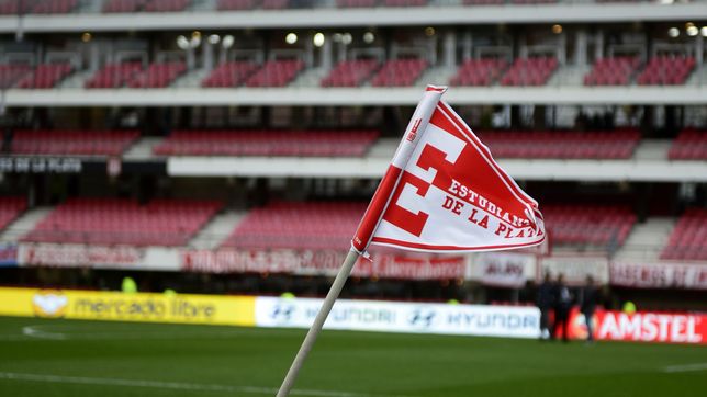 dolor en estudiantes por la muerte de un reconocido exdirigente