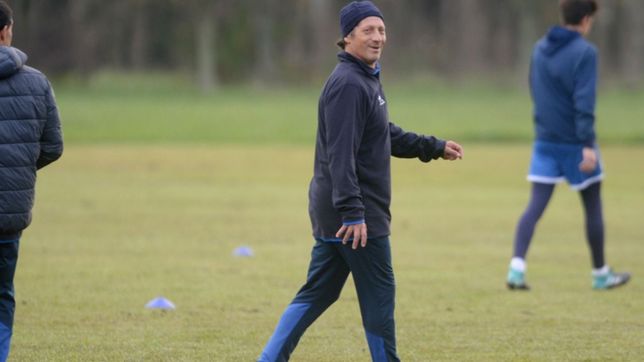 gimnasia trabaja en doble turno y troglio perfila el equipo para enfrentar a argentinos