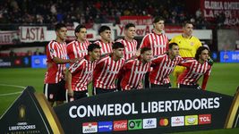 un jugador titular en estudiantes termino con una molestia y esta en duda para el clasico platense