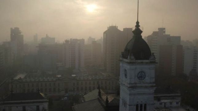 la plata amanecio con niebla en un jueves fresco y con lluvias en el horizonte