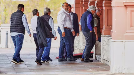 El Gobierno vuelve a la carga y redobla las negociaciones para intentar evitar el paro general de la CGT