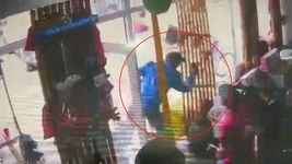 tension en una jugueteria de la plata durante un intento de robo de mochilas tension en una jugueteria de la plata durante un intento de robo de mochilas