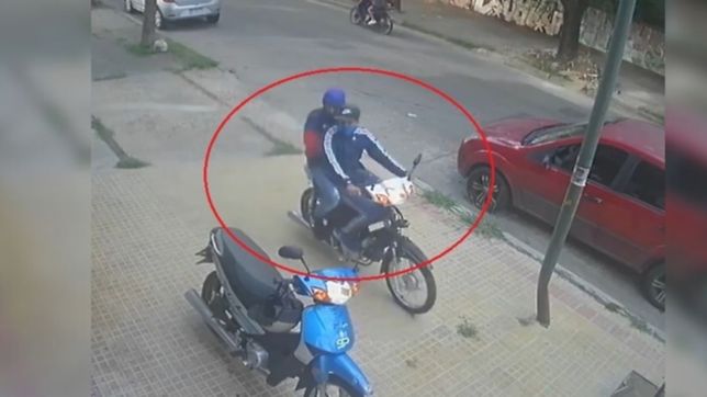 video: en segundos y a plena luz del dia, asi se robaron una moto en la plata