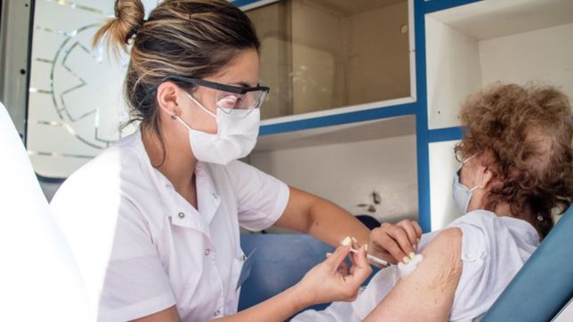 aplicaran terceras dosis libres a mayores de 60 anos, inmunodeprimidos y personal de salud
