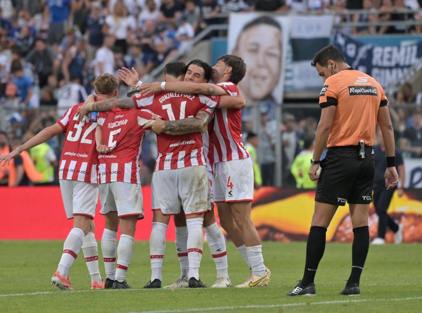 Clásico Platense Gimnasia Estudiantes semifinal festejo grupal (1)