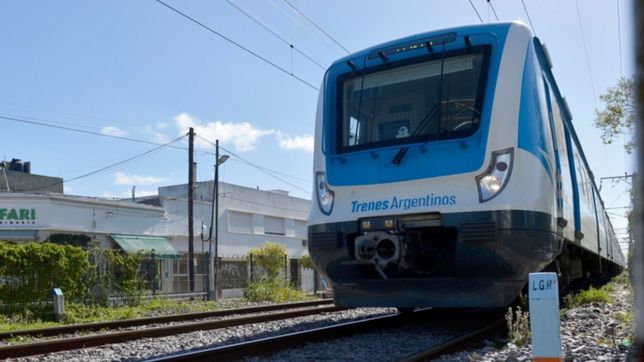 desde el lunes sera obligatorio reservar lugar para viajar en tren de la plata a capital