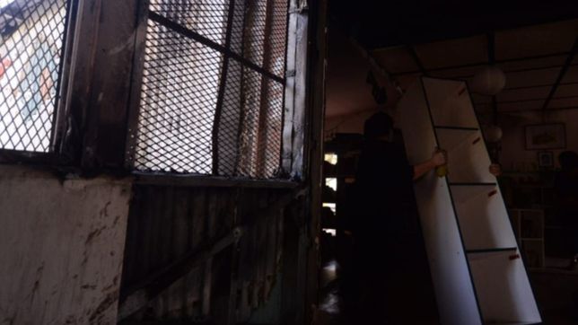 incendiaron la biblioteca del otro lado del arbol: piden ayuda y libros para reconstruirla