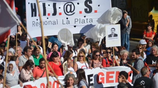 la plata marcho en un nuevo aniversario del golpe de estado de 1976