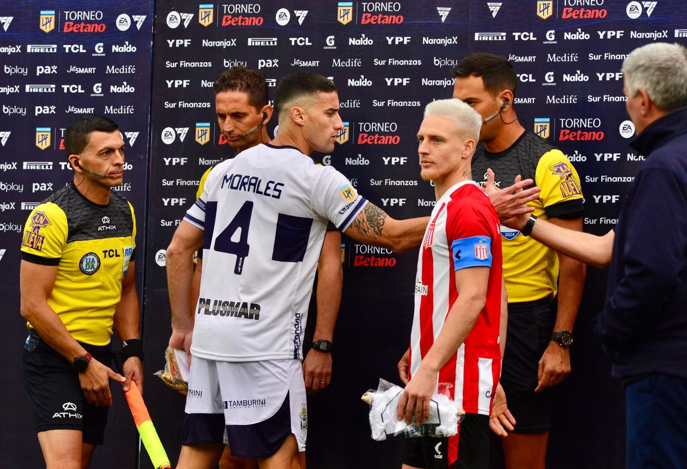 Estudiantes Gimnasia clasico Ascacibar Morales saludo 2.jpeg