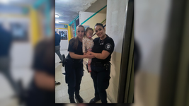 dos agentes le salvaron la vida a una beba con la maniobra de heimlich dos agentes le salvaron la vida a una beba con la maniobra de heimlich