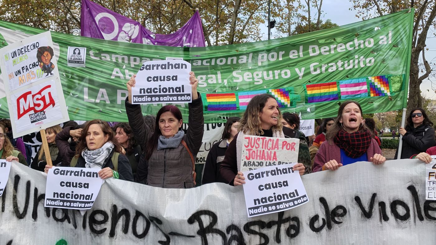 La partida de la marcha por los 10 años de Ni una menos desde Plaza Moreno La partida de la marcha por los 10 años de Ni una menos desde Plaza Moreno