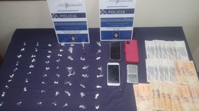 tres detenidos, dinero en efectivo y droga incautada en un megaoperativo en la plata