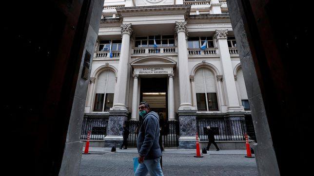 el banco central volvio a bajar la tasa de interes y cayo a tan solo el 50% anual