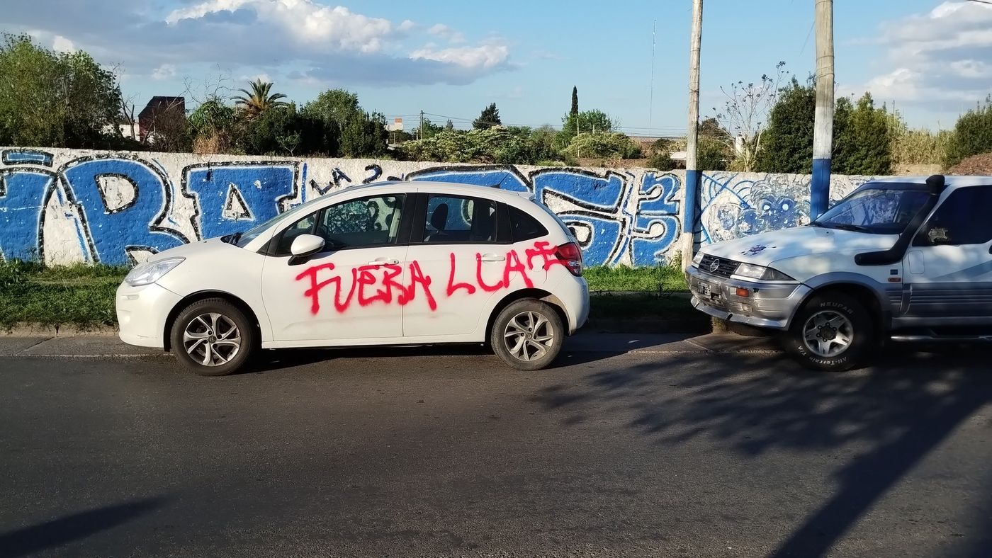 El evento de La Libertad Avanza en La Plata tuvo diferentes episodios de extrema tensi&oacute;n y violencia.