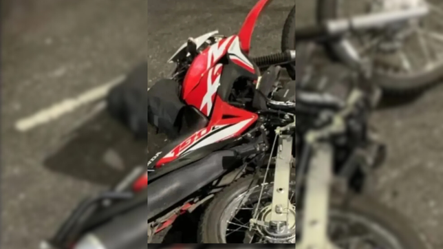 un repartidor perdio el control de su moto, choco y murio en pleno centro de la plata
