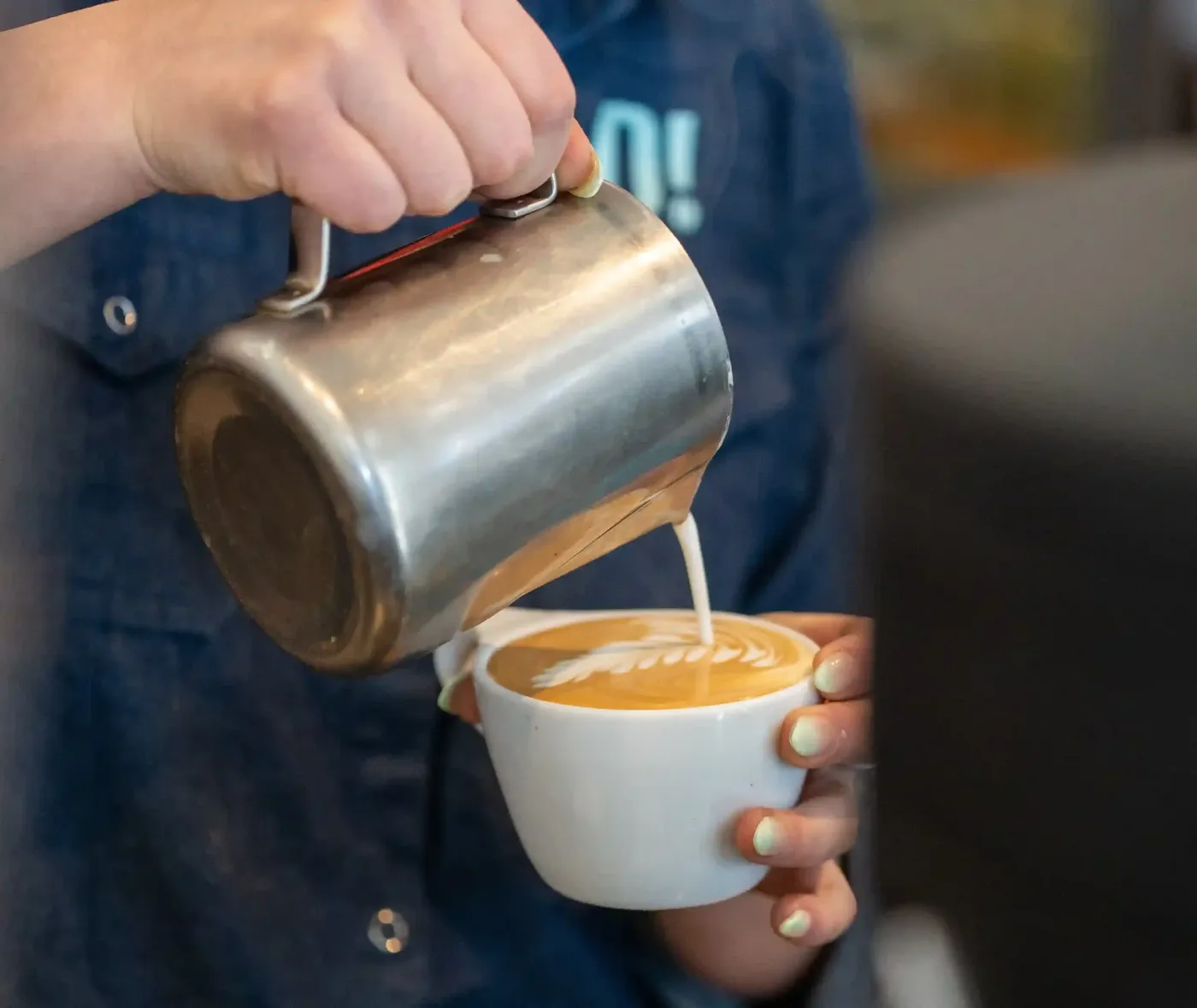 barista-latteando-1-scaled