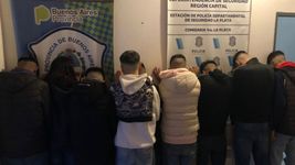 capturan a una banda de diez chicos acusados de violentos robos en la plata capturan a una banda de diez chicos acusados de violentos robos en la plata