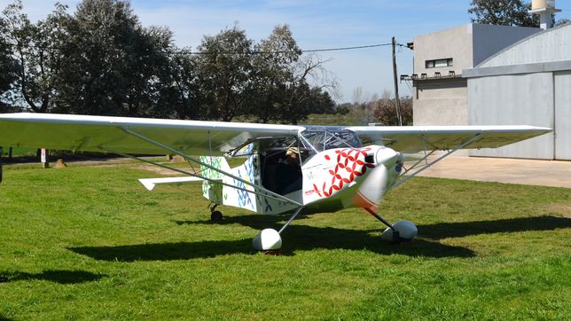 el avion de la unlp recibio un increible premio en la convencion anual de vuelo