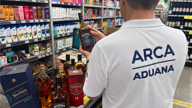 la aduana desplego controles contra el contrabando de bebidas en todo el pais