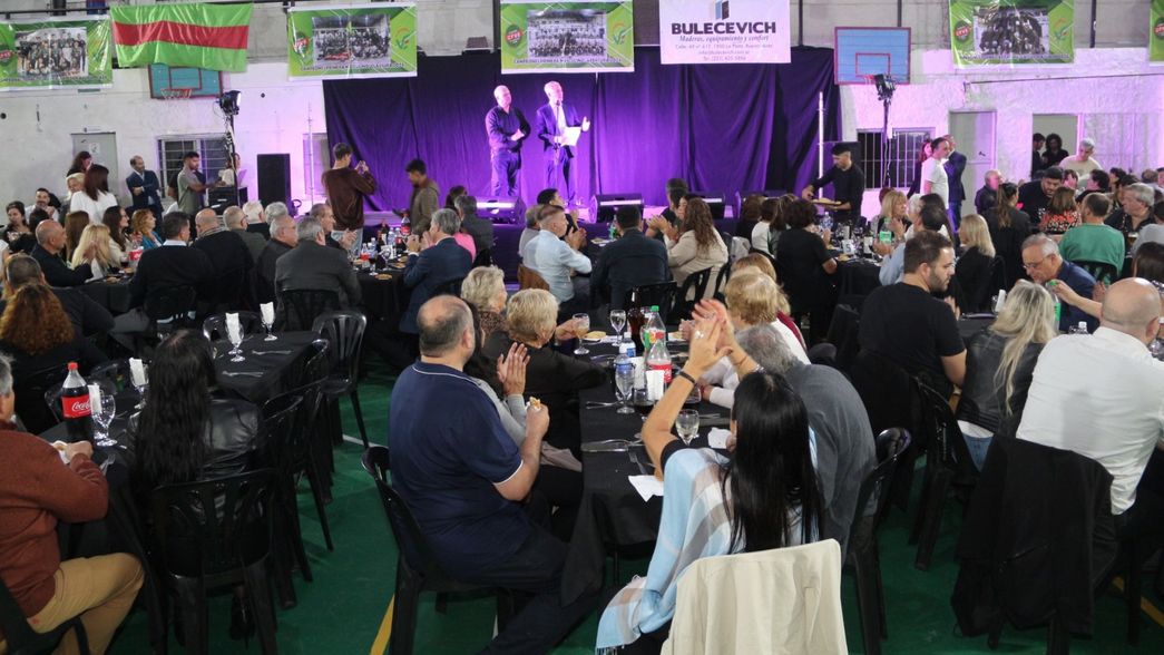 Julio Alak se sumó a la cena por el 117° aniversario de Villa Elvira