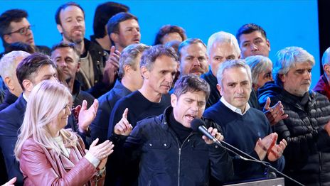 Kicillof reúne a los intendentes peronistas para reforzar la campaña electoral