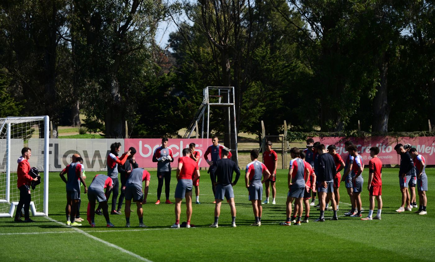 Entrenamiento Estudiantes general charla.jpg