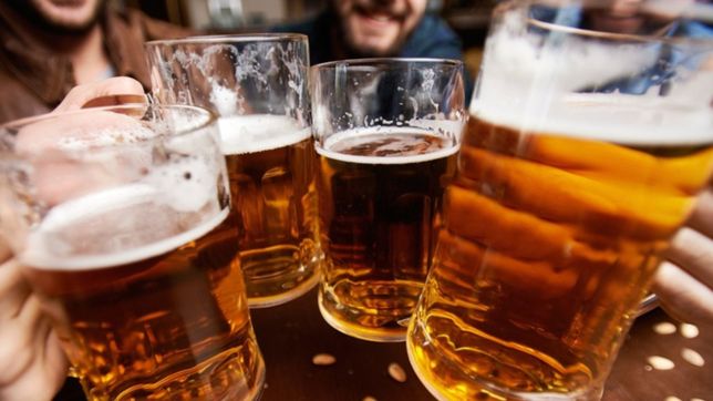 colillas de cigarrillo por una pinta de cerveza, la propuesta de un grupo de activistas para descontaminar la plata