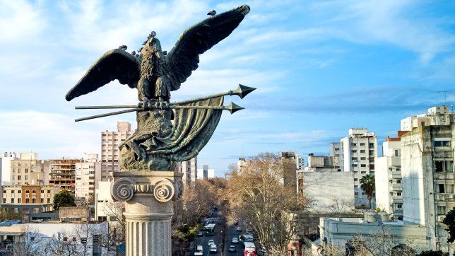 la remodelacion de plaza italia contempla la reubicacion del monumento