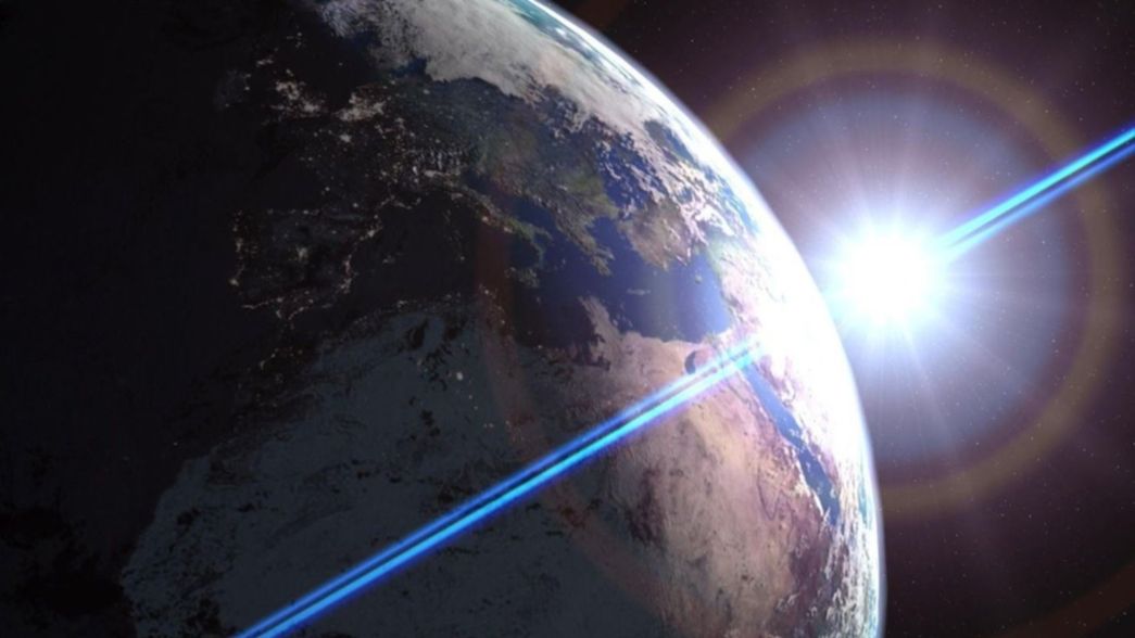 En plena polémica, el terraplanista platense desafía a las críticas de los astrónomos