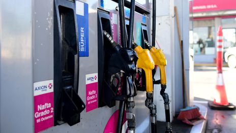 Petroleras acuerdan congelar el precio de los combustibles por 45 días para frenar las subas Petroleras acuerdan congelar el precio de los combustibles por 45 días para frenar las subas