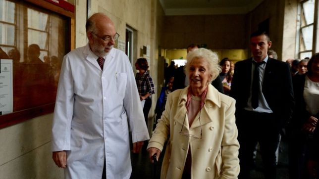 estela de carlotto encabezo por primera vez un acto por la memoria en la faculta de medicina de la unlp