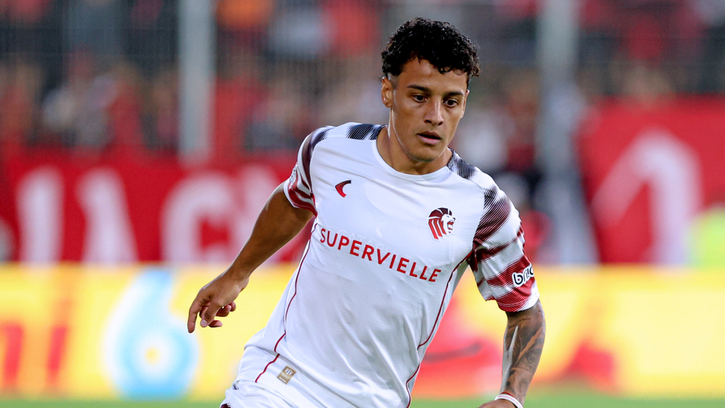 La alegría de Tiago Palacios por su gran partido, el gol y su renacer en Estudiantes