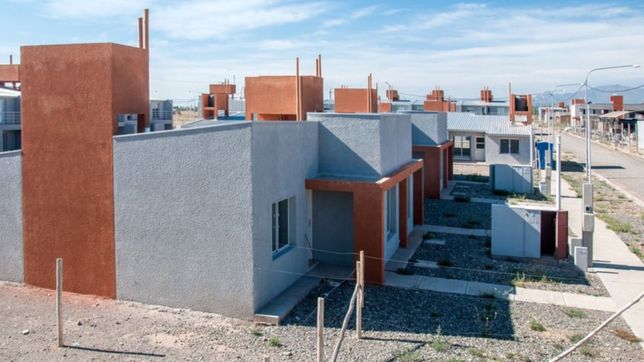 ¿como son y donde estan los terrenos del procrear de la plata y berisso?